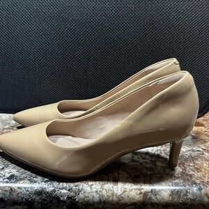 Rockport Classic Tan Heels